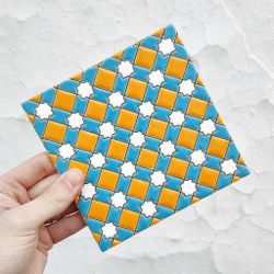 Azulejo 15 cm. esmaltado con estrella andalusí policromada.
