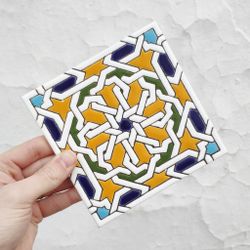 Azulejo 15 cm. esmaltado con estrella andalusí policromada