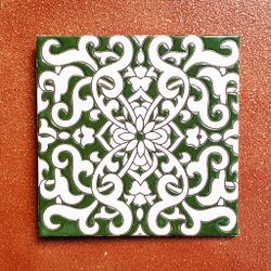 Azulejo 15 cm. esmaltado con estrella andalusí policromada.