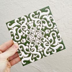 Azulejo 15 cm. esmaltado con estrella andalusí policromada.