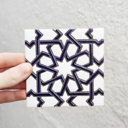 Azulejo 11 cm esmaltado con estrella califal blanca y azul