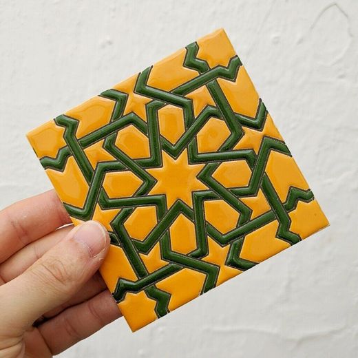 Azulejo 11 cm esmaltado con estrella nazarí amarilla y verde