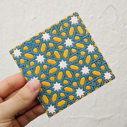 Azulejo 11 cm esmaltado con estrellas florales amarillas