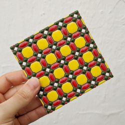 Azulejo 11 cm esmaltado con mosaico floral rojo y amarillo