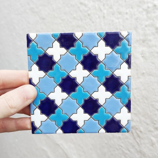 Azulejo 11 cm esmaltado con mosaico de cruces azules