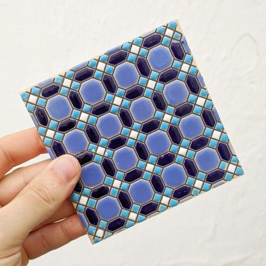 Azulejo 11 cm esmaltado con mosaico geométrico azul