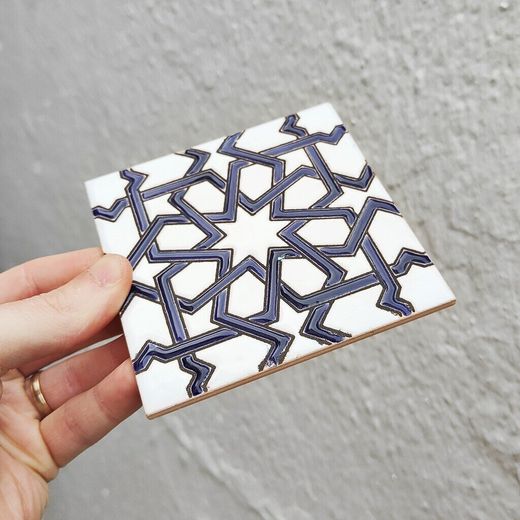 Azulejo 11 cm esmaltado con estrella califal blanca y azul