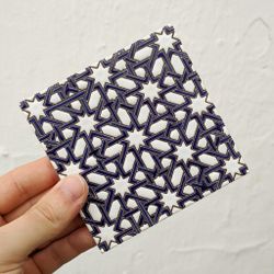 Azulejo 11 cm esmaltado con lacería nazarí azul