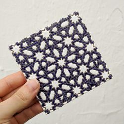 Azulejo 11 cm esmaltado con lacería nazarí azul