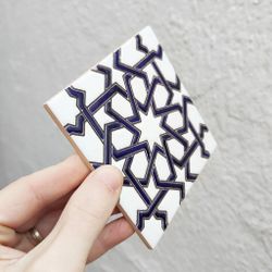 Azulejo 11 cm esmaltado con estrella califal blanca y azul