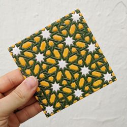Azulejo 11 cm esmaltado con estrellas florales doradas