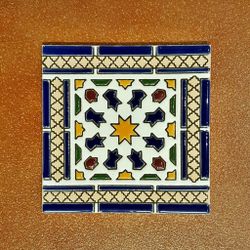 Azulejo 15 cm esmaltado con cenefa mudéjar policromada