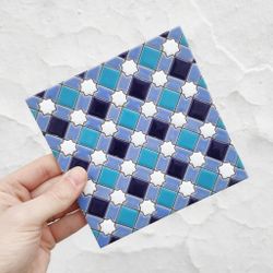 Azulejo 15 cm esmaltado con mosaico de rombos azules