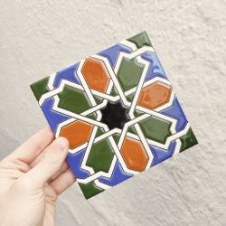 Azulejo 15 cm esmaltado con estrella andalusí policromada