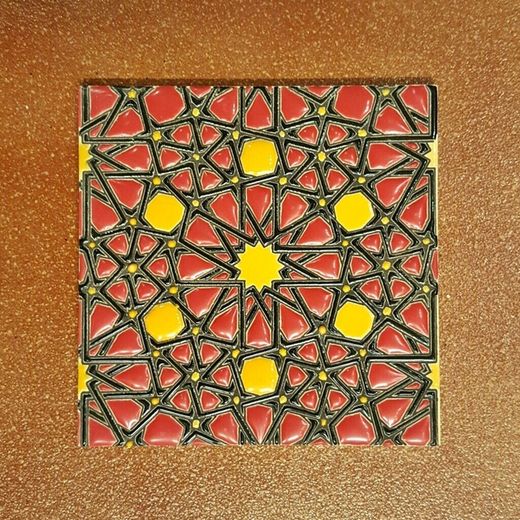 Azulejo 15 cm esmaltado con rosetón floral rojo y amarillo