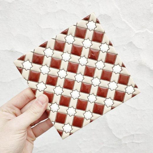 Azulejo 15 cm esmaltado con trama geométrica terracota