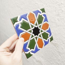 Azulejo 15 cm esmaltado con estrella andalusí policromada