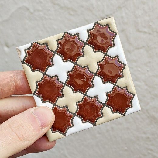 Azulejo 7,5 cm esmaltado con estrellas marrones