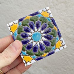Azulejo 7,5 cm esmaltado con rosetón floral azul