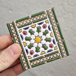 Azulejo 7,5 cm esmaltado con cenefa mudéjar verde