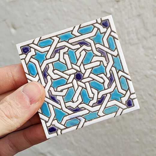 Azulejo 7,5 cm esmaltado con rosetón de lacería celeste