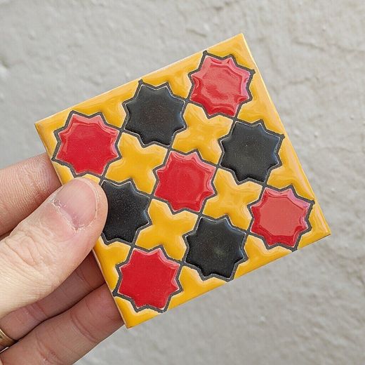 Azulejo 7,5 cm esmaltado con estrellas policromadas