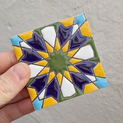 Azulejo 7,5 cm esmaltado con estrella floral policromada