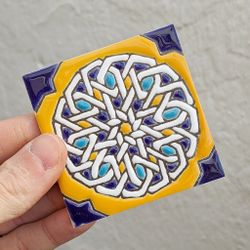 Azulejo 7,5 cm esmaltado con rosetón nazarí