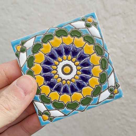 Azulejo 7,5 cm esmaltado con rosetón estrellado en cobalto y miel