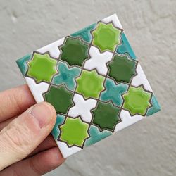 Azulejo 7,5 cm esmaltado con estrellas verdes