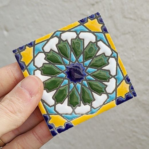 Azulejo 7,5 cm esmaltado con rosetón floral verde